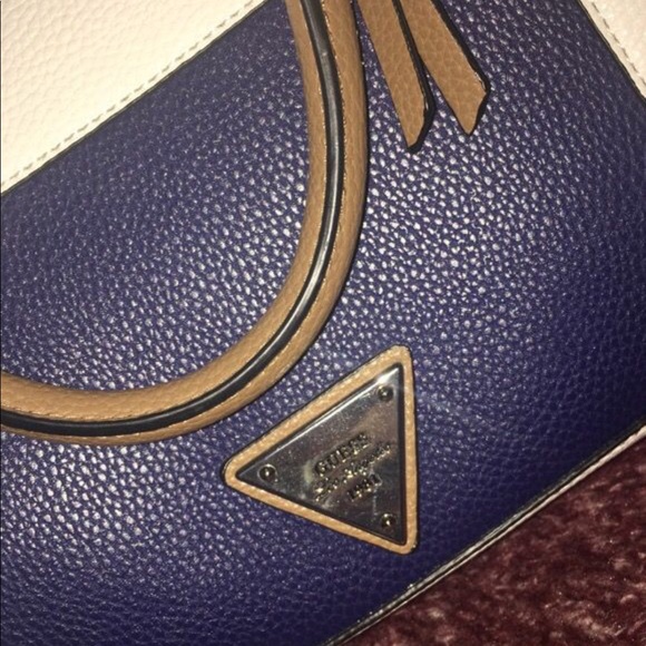 Guess Hand Bag - Picture 5 of 5